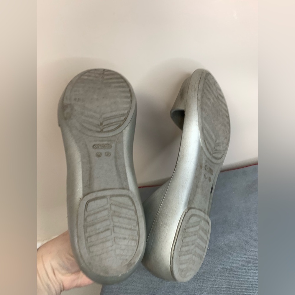 Crocs Silver Sandals 9 - Picture 3 of 10